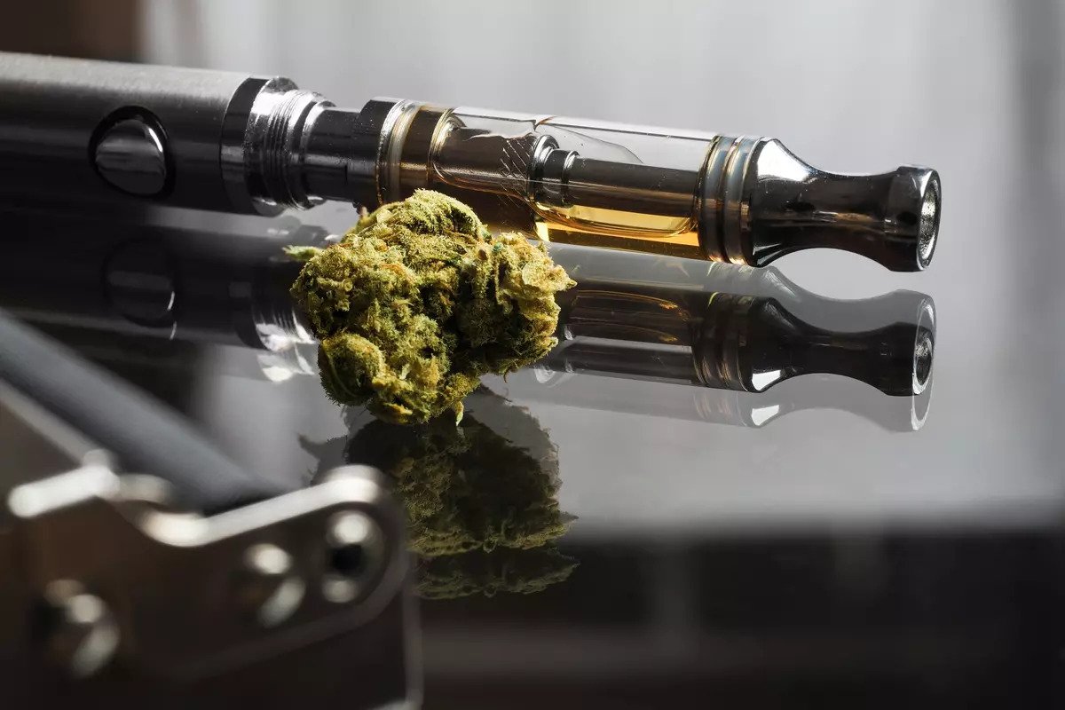 Vaping Versus Smoking Weed: What You Need to Know